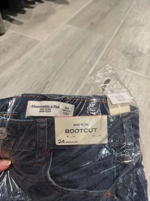 Abercrombie Mid-Rise bootcut Jeans thumbnail 4