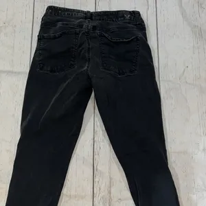 American Eagle black high rise skinny jeans thumbnail 4