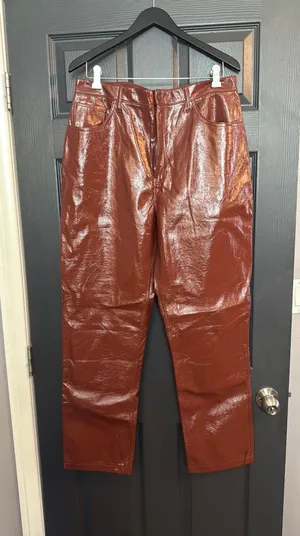 Abercrombie 90s Straight ultra high-rise, patent leather jeans thumbnail 1