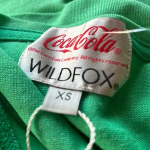 NWT WILDFOX Travel Refreshed Graphic Sweatshirt In Hollywood Green thumbnail 9