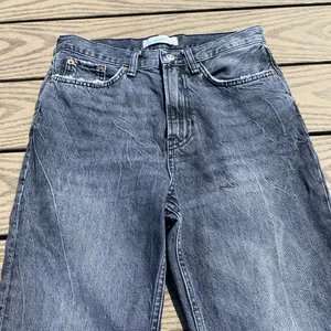Zara dark wash grey black size 2 26 mom jeans high waisted thumbnail 3