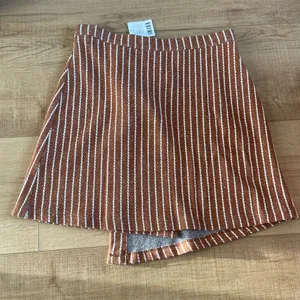 NWT Urban Outfitters Size M Brown and White Pinstriped asymmetrical mini skirt thumbnail 6