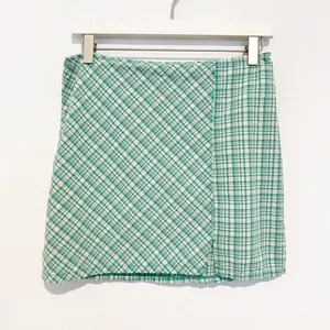 Urban Outfitters Krista Skirt Size Medium Plaid Crinkle Linen Euro Summer Resort thumbnail 3
