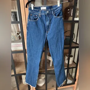Abercrombie Curve Love Jeans 90s slim straight ultra high rise medium wash raw thumbnail 5