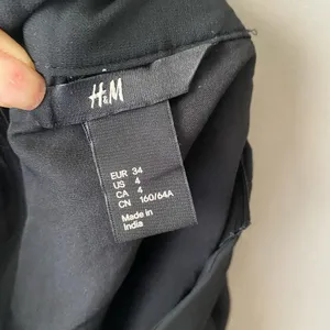 H&M Size 4 Black Mini Skirt Layered Chiffon Flowy Skater‎ A-Line Casual Classic thumbnail 2