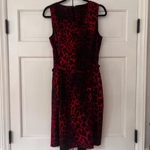 Cache‎ Vintage Red Black Leopard Print Midi Dress Belted Sheath Mob Wife Size 12 thumbnail 8