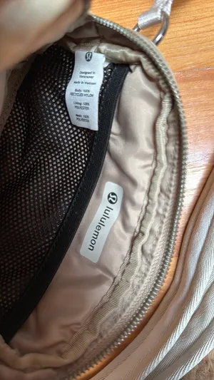 Lululemon Everywhere Crossbody in Trench/White Opal thumbnail 6