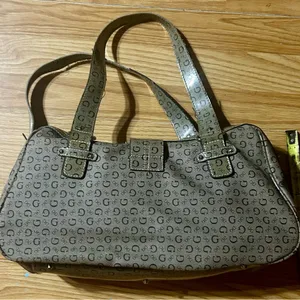Med/Lg authentic Vintage Guess zippered purse thumbnail 6