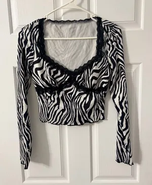 SHEIN Black & White Zebra Lace-Trim Long Sleeve Crop Top thumbnail 1