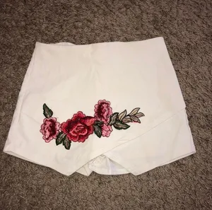 Amazing Lace White Floral Skort thumbnail 1