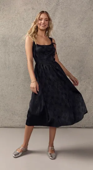 Francesca's Midi Dress Black floral thumbnail 1