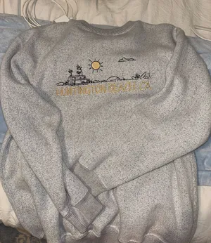 Huntington beach crewneck Size undefined thumbnail 1