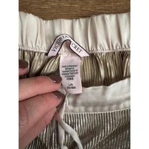 Victoria's Secret‎ Sleep Shorts Size Large Pleated Lingerie Gold thumbnail 3