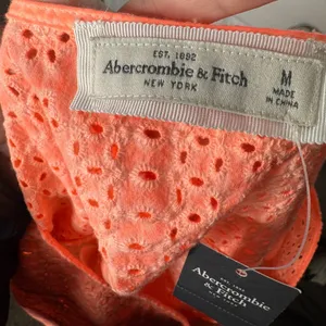 ABERCROMBIE & FITCH NWT Neon Coral Eyelet Crop Top Size‎ M Summer Beachy thumbnail 3