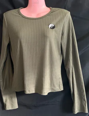 Love Streak Women’s Olive Green Yin Yang Long Sleeve Ribbed Crop Top SZ LG thumbnail 1