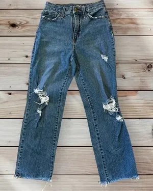 Universal Threads Women's Size‎ 2 Distressed Blue Vintage Straight Jeans thumbnail 1