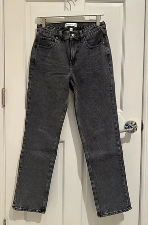 Abercrombie Curve Love Mid Rise 90s Straight Leg Jean thumbnail 2