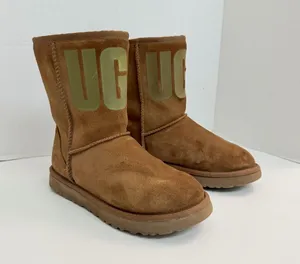 Ugg Boots Classic Short Rubber Logo Bold Spell Out Leather Chestnut Tan Gold thumbnail 1
