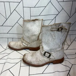 Frye Engineer Boots 8 White Gold Crackled Leather Buckle Mid Calf 76516 thumbnail 4
