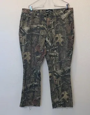 Mossy Oak Green and Brown Camo Hunting Jeans Woman’s 16 Cut Off thumbnail 1