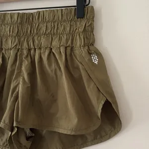 FREE PEOPLE MOVEMENT The Way Home Shorts High Rise Running Olive Green‎ Size S thumbnail 4