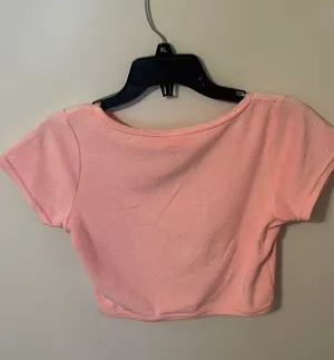 cute pink cropped shirt Size M thumbnail 2