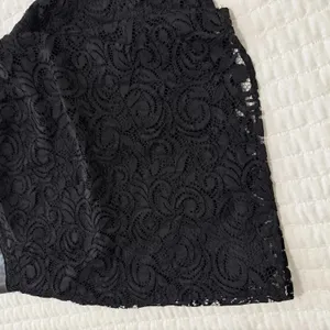 Zara Black Lace Mini Skirt With Faux Leather Waist Trim Detail Sz XS thumbnail 10