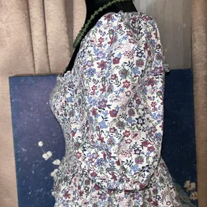 Size M Floral Cropped Blouse thumbnail 5