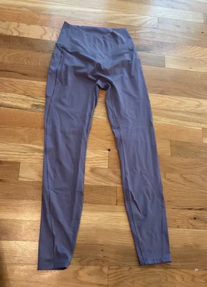 Halara leggings thumbnail 2