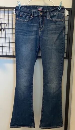 EUC | Levi’s women’s bootcut jeans — size‎ 4 thumbnail 1