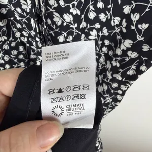 Reformation Reeds Ruffle Floral Georgette Midi Dress Size 0 Black Minimalist thumbnail 12