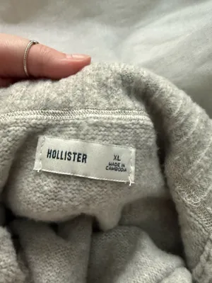 Hollister Sweater thumbnail 3