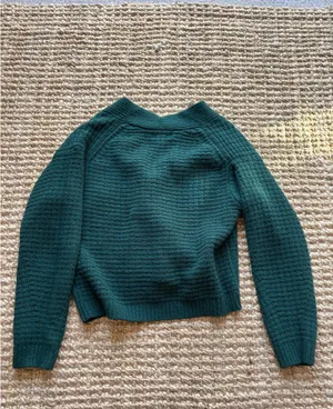 Green Sweater  thumbnail 2