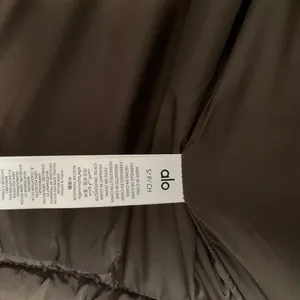 Alo Yoga Glacier Puffer Expresso S thumbnail 4