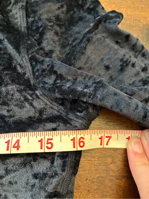 Lululemon All Aligned Mock Neck Long Sleeve Top Women’s 6 Crushed Velvet Black thumbnail 4