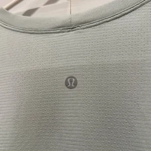 Lululemon Swiftly‎ Tech Long Sleeve 2.0 Women 8 Light Blue Thumbholes Mesh thumbnail 3