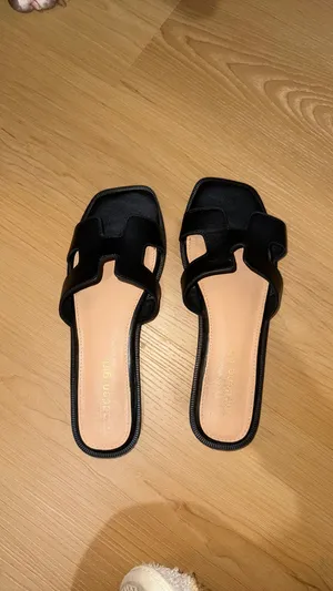 Madden Girl Sandals Black Leather Platform thumbnail 2