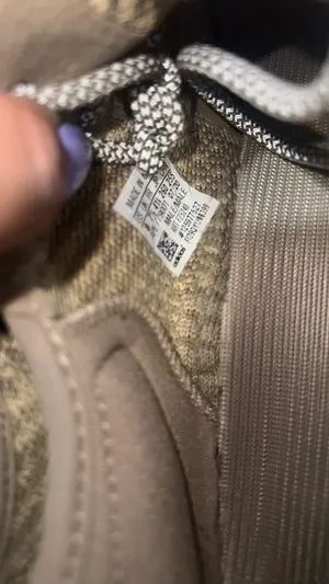 Yeezy 350 Sand Taupes thumbnail 6