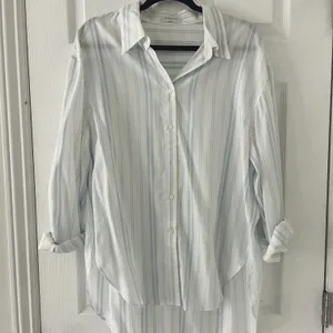 Aritzia Babaton Oversized Button Up thumbnail 1