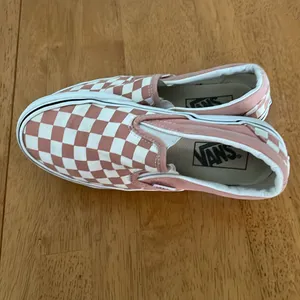 Vans classic slip on off the wall sneakers thumbnail 5