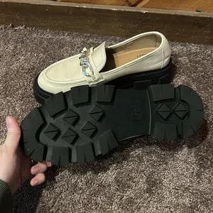 Y2K white chunky loafer with top chain thumbnail 10