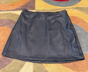 Abercrombie & Fitch Vegan Leather Mini Skirt Black Women’s Size Medium thumbnail 1