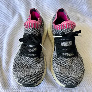 Adidas Ultraboost “Breast Cancer Awareness” Edition thumbnail 3