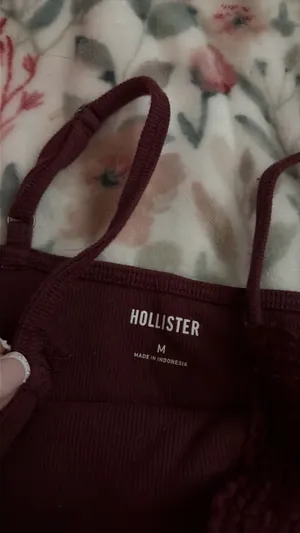 Hollister lace trim tank top thumbnail 3