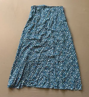 Shein ditsy floral crepe midi skirt thumbnail 1