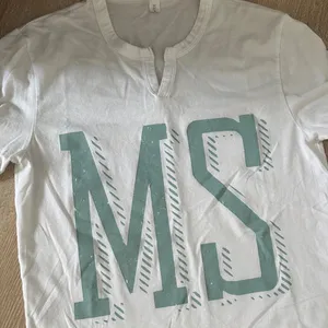 White T thumbnail 2
