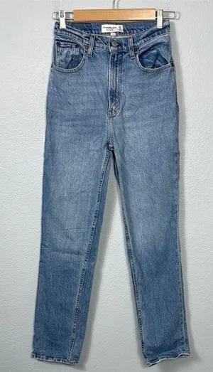 Abercrombie Curve love ultra high rise straight 90’s thumbnail 1