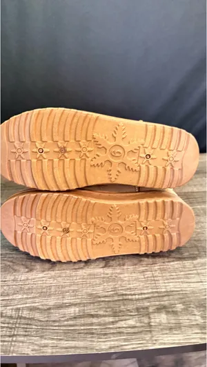 Fuzzy Boots Arizona thumbnail 4