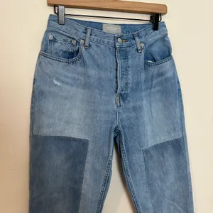- The Curvy ’90s Cheeky Jeans Patch Straight Leg Extra High-Rise thumbnail 4