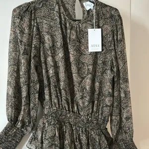 Misa Los Angeles Camilla Paisley shimmer mini dress with ruffled skirt thumbnail 2